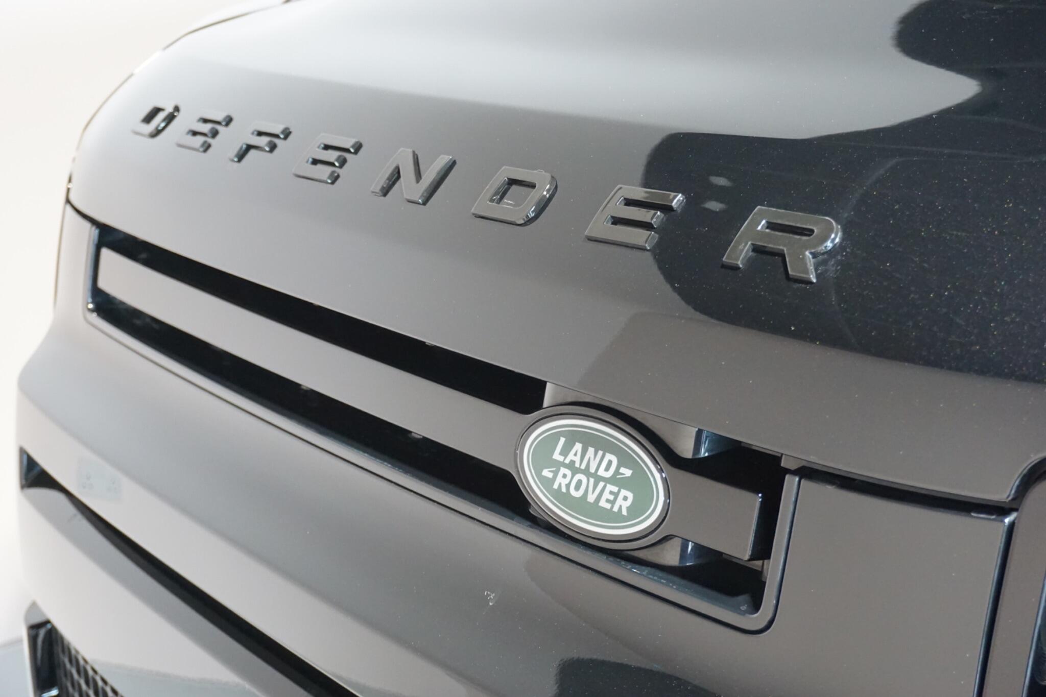 Land Rover Defender 110 3.0 D250 MHEV S Hard Top SUV 5dr Diesel Auto 4WD MWB Euro 6 (s/s) (250 ps)